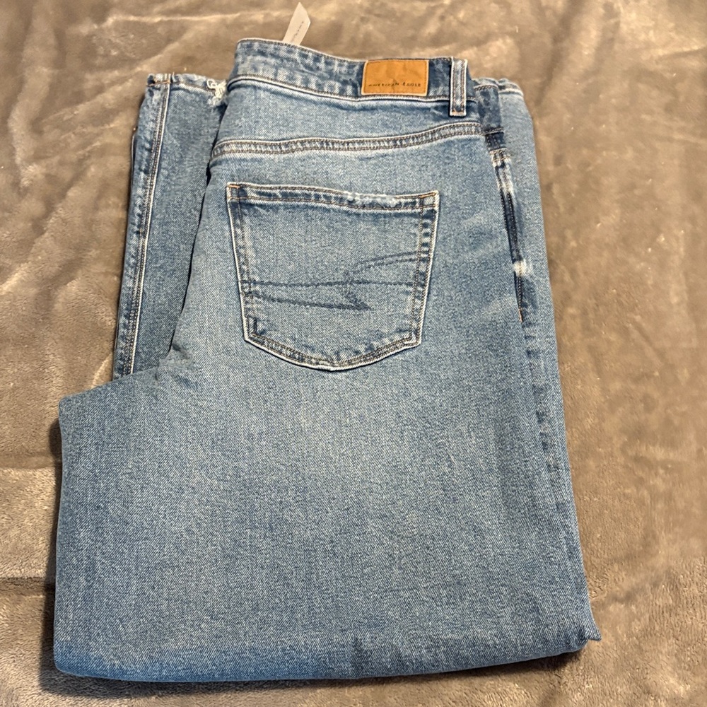 American Eagle Outfitters Women's Straight Jeans in Light Blue - Picture 4 of 6
